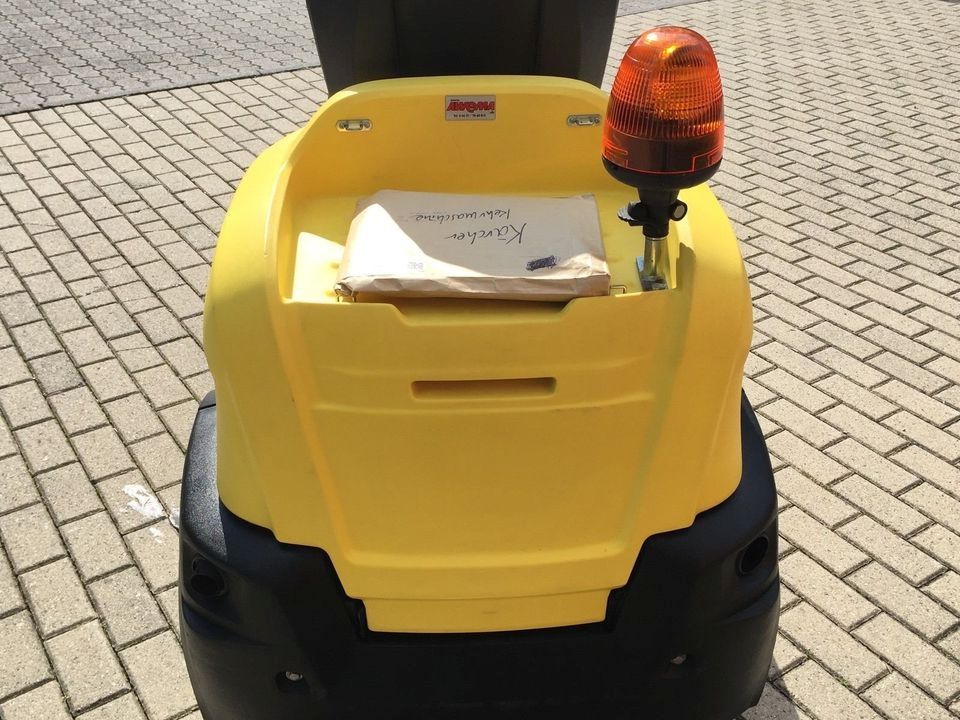 Kärcher Kehrmaschine Aufsitzkehrmaschine KM 9060 R