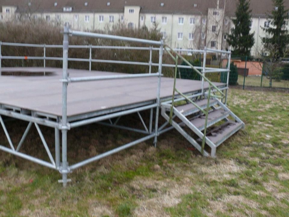 Layher Bühne Mobile Bühne Open Air Eventbühne Stagemobil Bütec