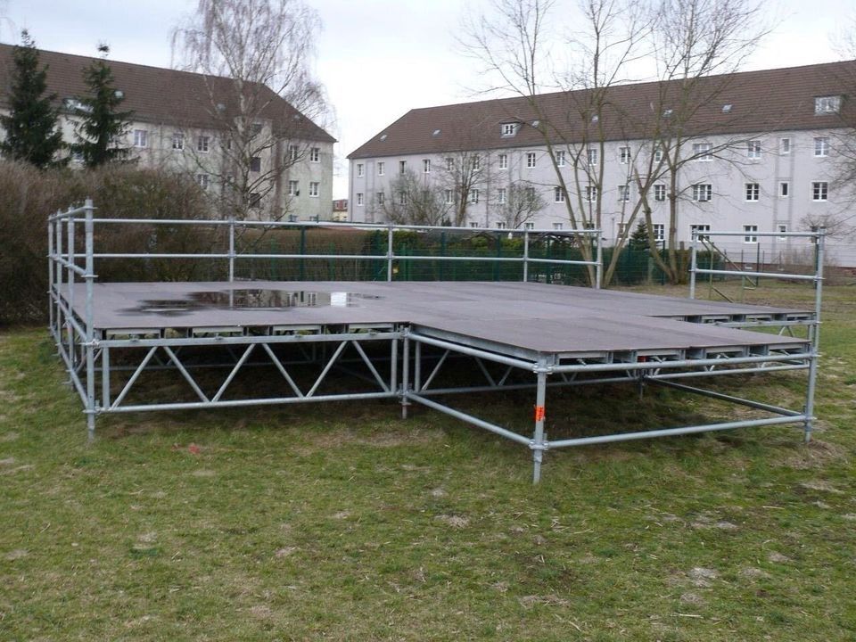 Layher Bühne Mobile Bühne Open Air Eventbühne Stagemobil Bütec