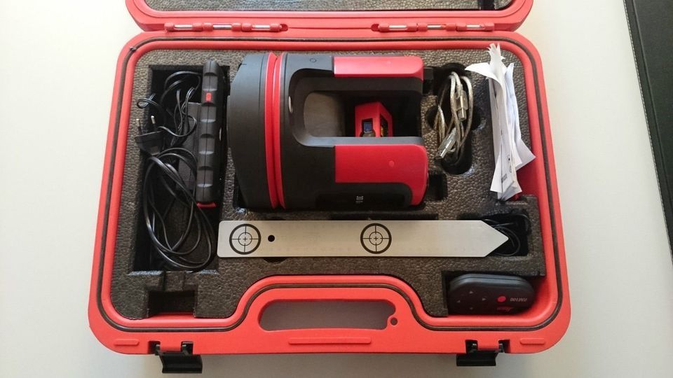 Leica 3D Disto mit Stativ-Dreifuss