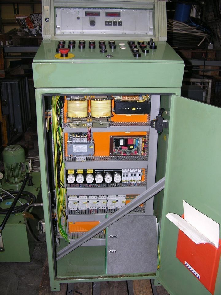 Log- o- matik Rundschleifmaschine NC gesteuert