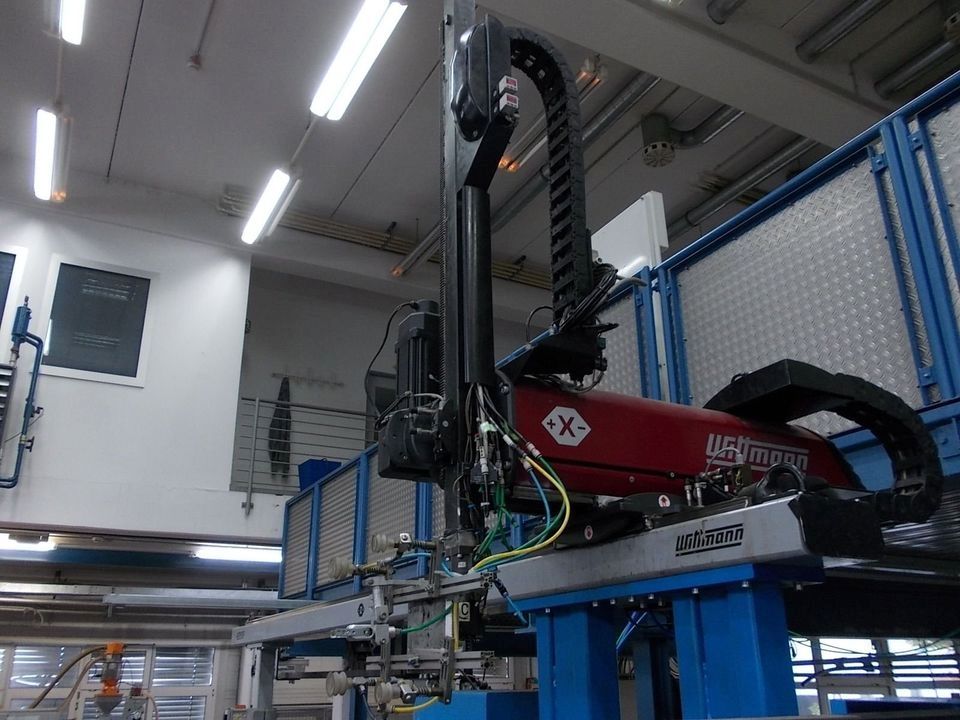 Roboter Wittmann W 621 - 1629 mit folgenden Daten HUB X -550 Y -1000 Z -3000