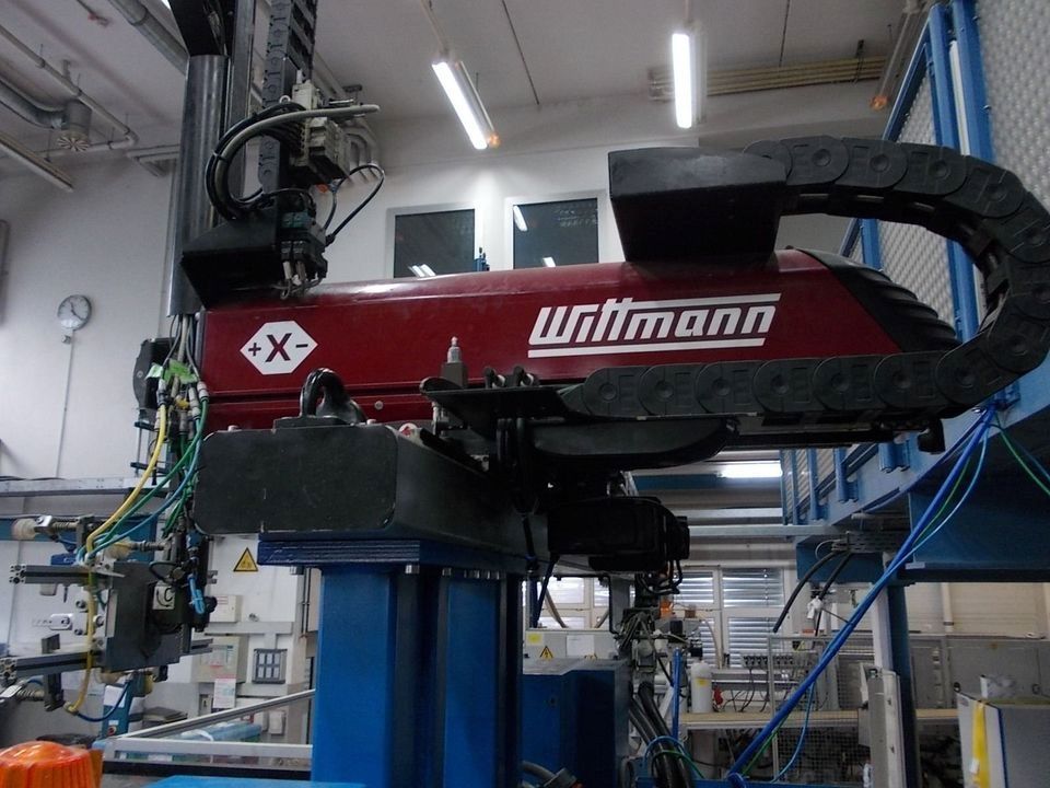Roboter Wittmann W 621 - 1629 mit folgenden Daten HUB X -550 Y -1000 Z -3000