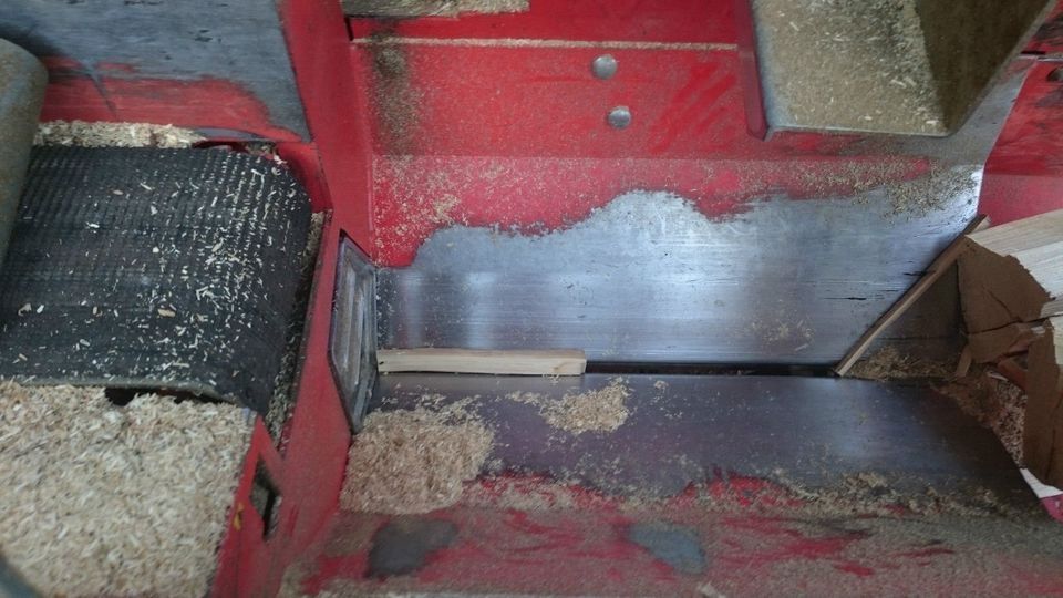 Sägespaltautomat Hakki Pilke HP 38 Sägespalter Holzspalter Holzsäge Kaminholz