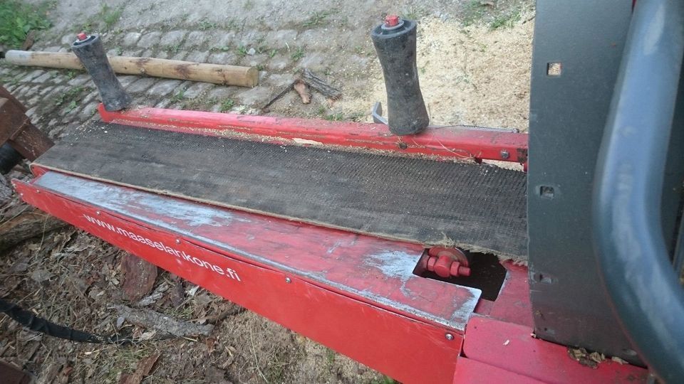 Sägespaltautomat Hakki Pilke HP 38 Sägespalter Holzspalter Holzsäge Kaminholz