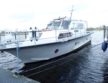 12m Bützfleth Motoryacht Diesel 260 PS GFK Kajütboot Halbgleiter Motorboot