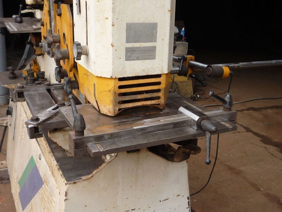 Profilschere Lochstanze GEKA HYDRRACROP 55 AD