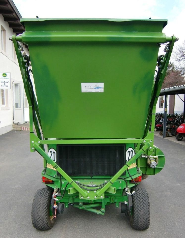 Großflächenmäher JD Roberine mit Frontmähwerk 185 cm