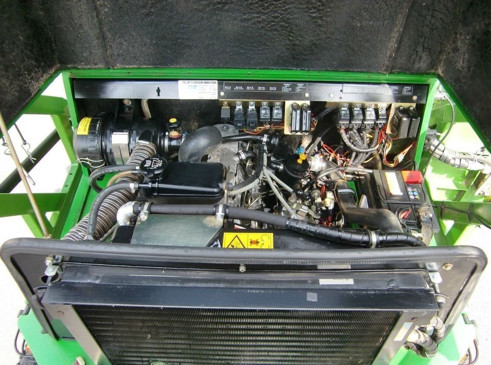 Großflächenmäher JD Roberine mit Frontmähwerk 185 cm