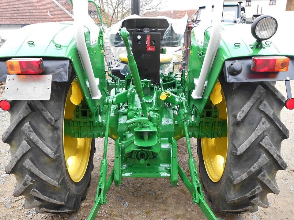 John Deere 820 Traktor Schlepper mit hydr. Mähbalken viele Neuteile TÜV NEU!