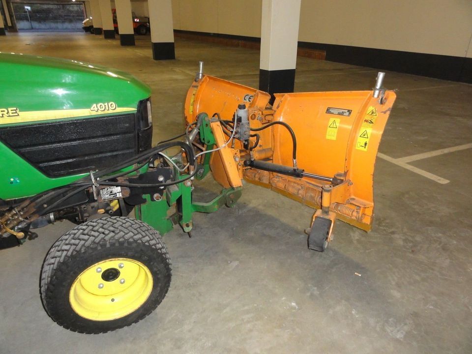 John Deere 4010 Allrad Winterdienst-Traktor Räumschild+Streuer Bj. 2006