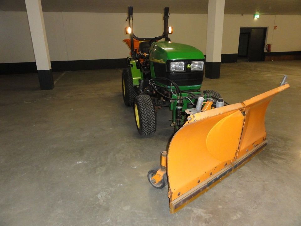 John Deere 4010 Allrad Winterdienst-Traktor Räumschild+Streuer Bj. 2006