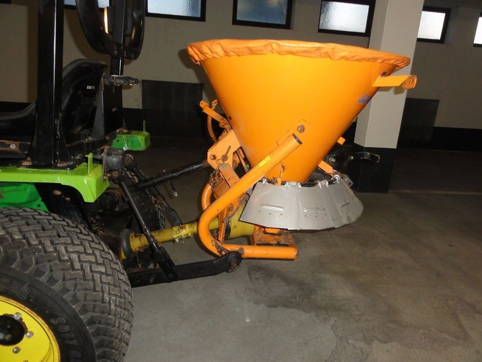 John Deere 4010 Allrad Winterdienst-Traktor Räumschild+Streuer Bj. 2006