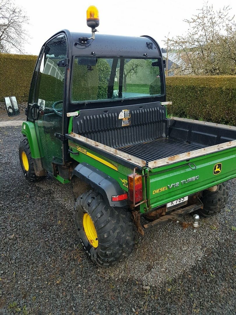 John Deere Gator 4 X 4