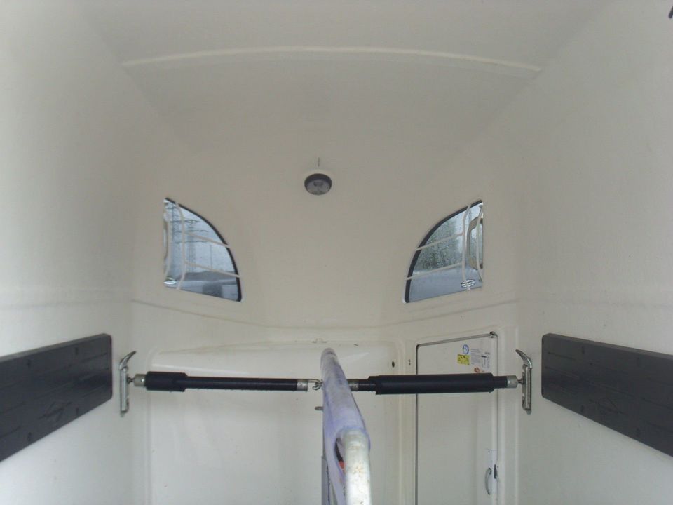 Pferdeanhänger Böckmann Comfort Aluboden Sattelkammer Vollpoly