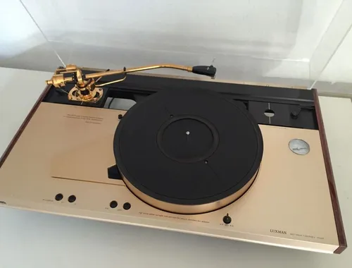 Luxman PD 555 Turntable 1 of 55 in Gold + Ortofon MC 30 Gold