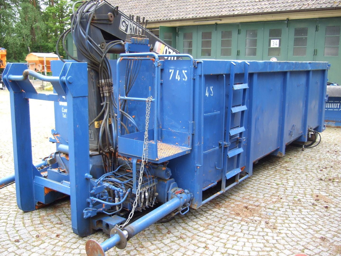 Abrollcontainer mit Hiab Kran Reichweite ca 8 m, funktionsfähig 18 m³ Mulde