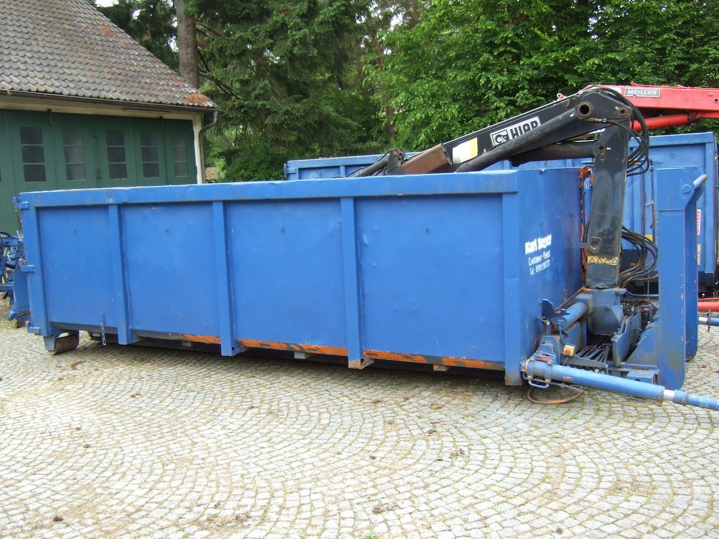 Abrollcontainer mit Hiab Kran Reichweite ca 8 m, funktionsfähig 18 m³ Mulde