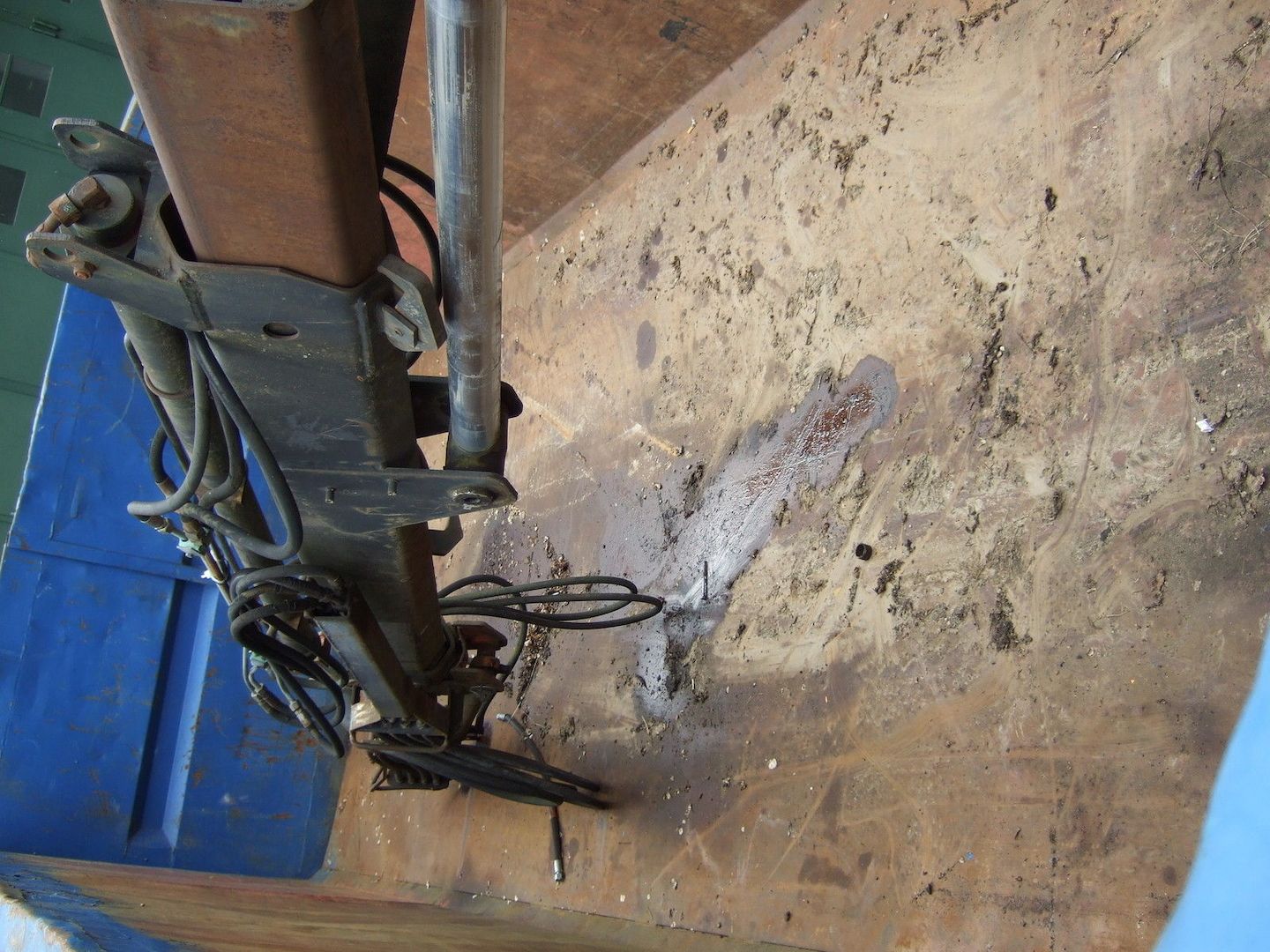 Abrollcontainer mit Hiab Kran Reichweite ca 8 m, funktionsfähig 18 m³ Mulde