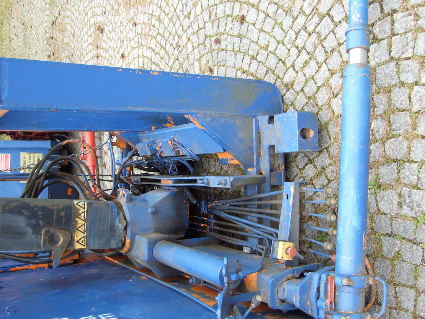 Abrollcontainer mit Hiab Kran Reichweite ca 8 m, funktionsfähig 18 m³ Mulde