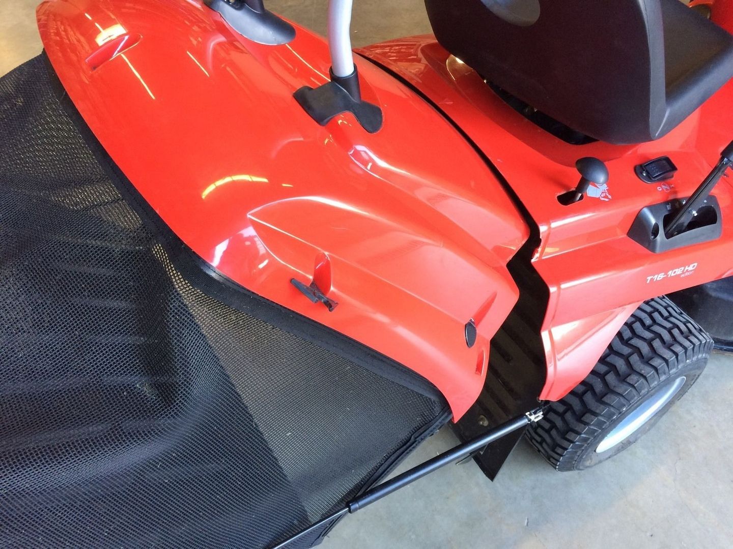 AL-KO T16-102 HD Rasenmäher Rasentraktor mit Schneeschild und Kehrmaschine Bj 13