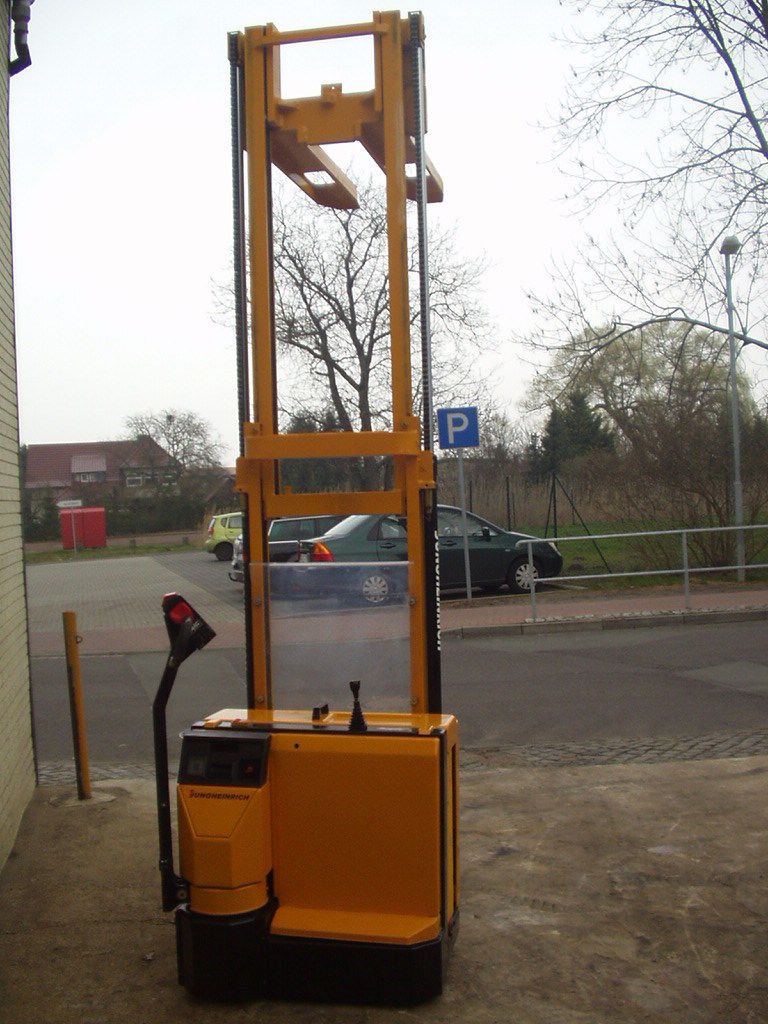 HOCHHUBWAGEN , AMEISE,STAPLER,DEICHSELSTAPLER ,HANDSTAPLER,STABLER,JUNGHEINRICH