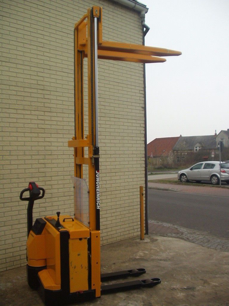 HOCHHUBWAGEN , AMEISE,STAPLER,DEICHSELSTAPLER ,HANDSTAPLER,STABLER,JUNGHEINRICH