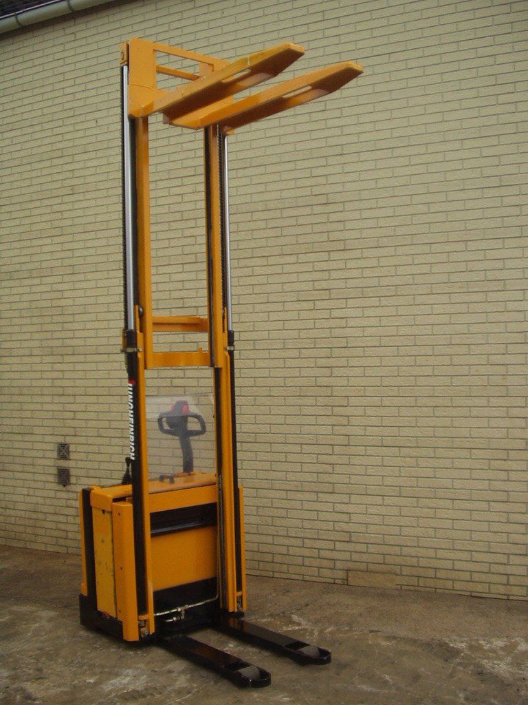 HOCHHUBWAGEN , AMEISE,STAPLER,DEICHSELSTAPLER ,HANDSTAPLER,STABLER,JUNGHEINRICH