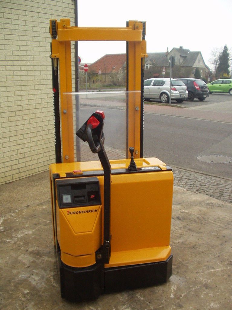 HOCHHUBWAGEN , AMEISE,STAPLER,DEICHSELSTAPLER ,HANDSTAPLER,STABLER,JUNGHEINRICH