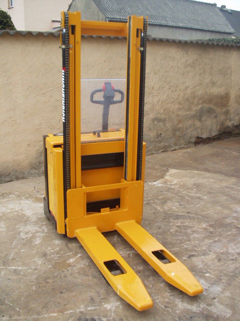 HOCHHUBWAGEN , AMEISE,STAPLER,DEICHSELSTAPLER ,HANDSTAPLER,STABLER,JUNGHEINRICH