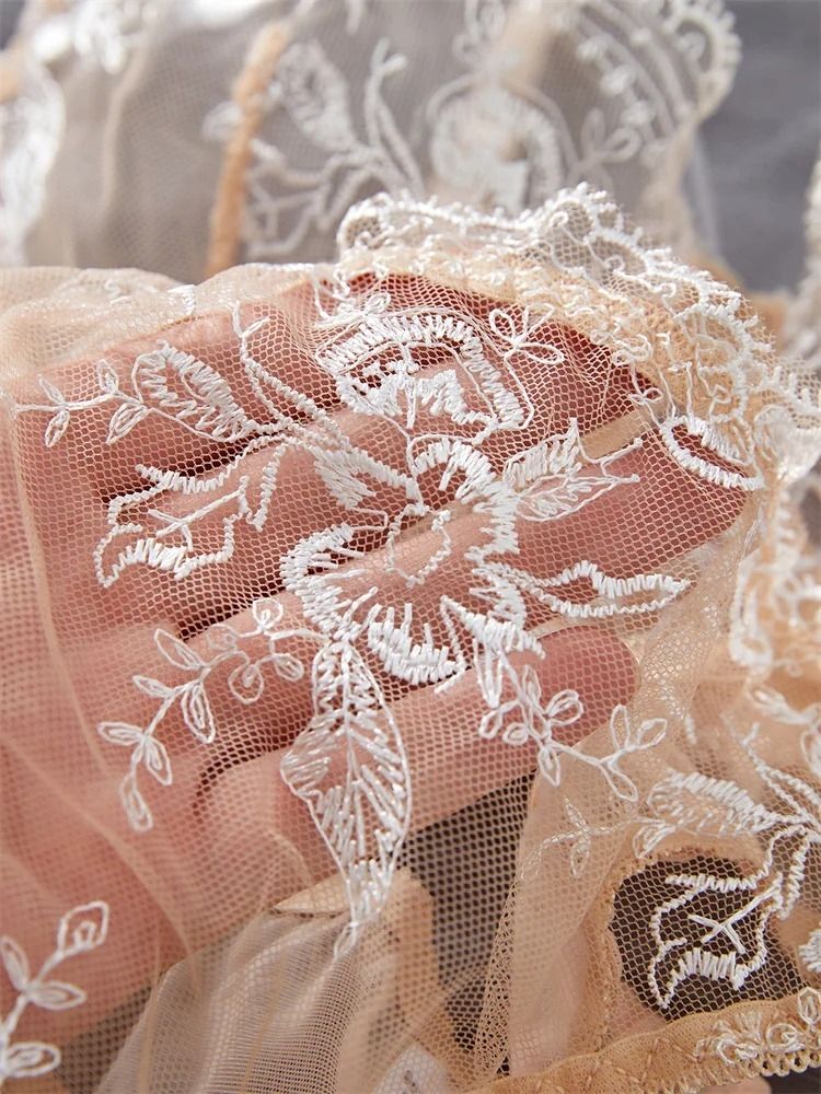 transparentes Dessous-Set - Zarte Verführung mit Stickerei