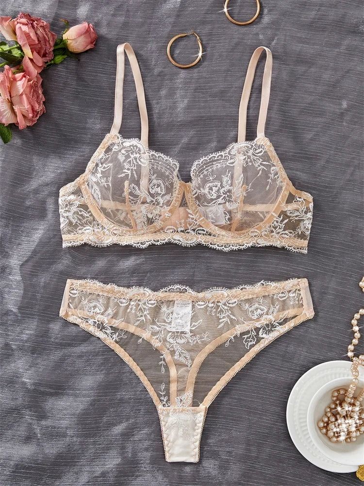 transparentes Dessous-Set - Zarte Verführung mit Stickerei