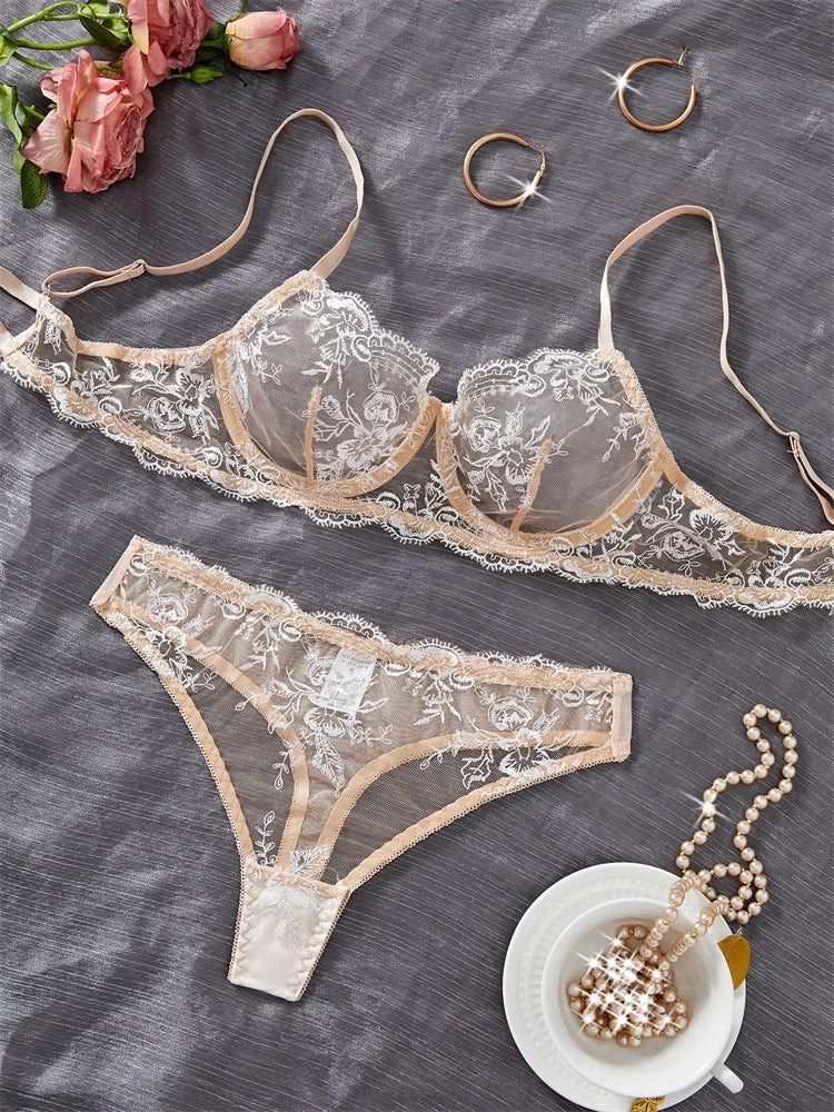 transparentes Dessous-Set - Zarte Verführung mit Stickerei