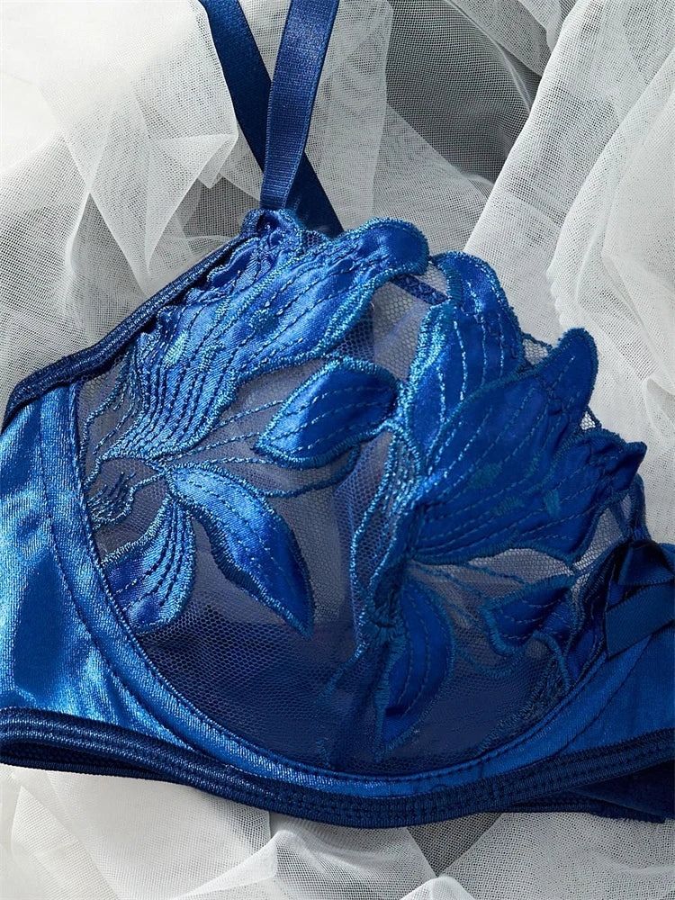 Zartes Dessous-Set - Verführerische Eleganz in Blau