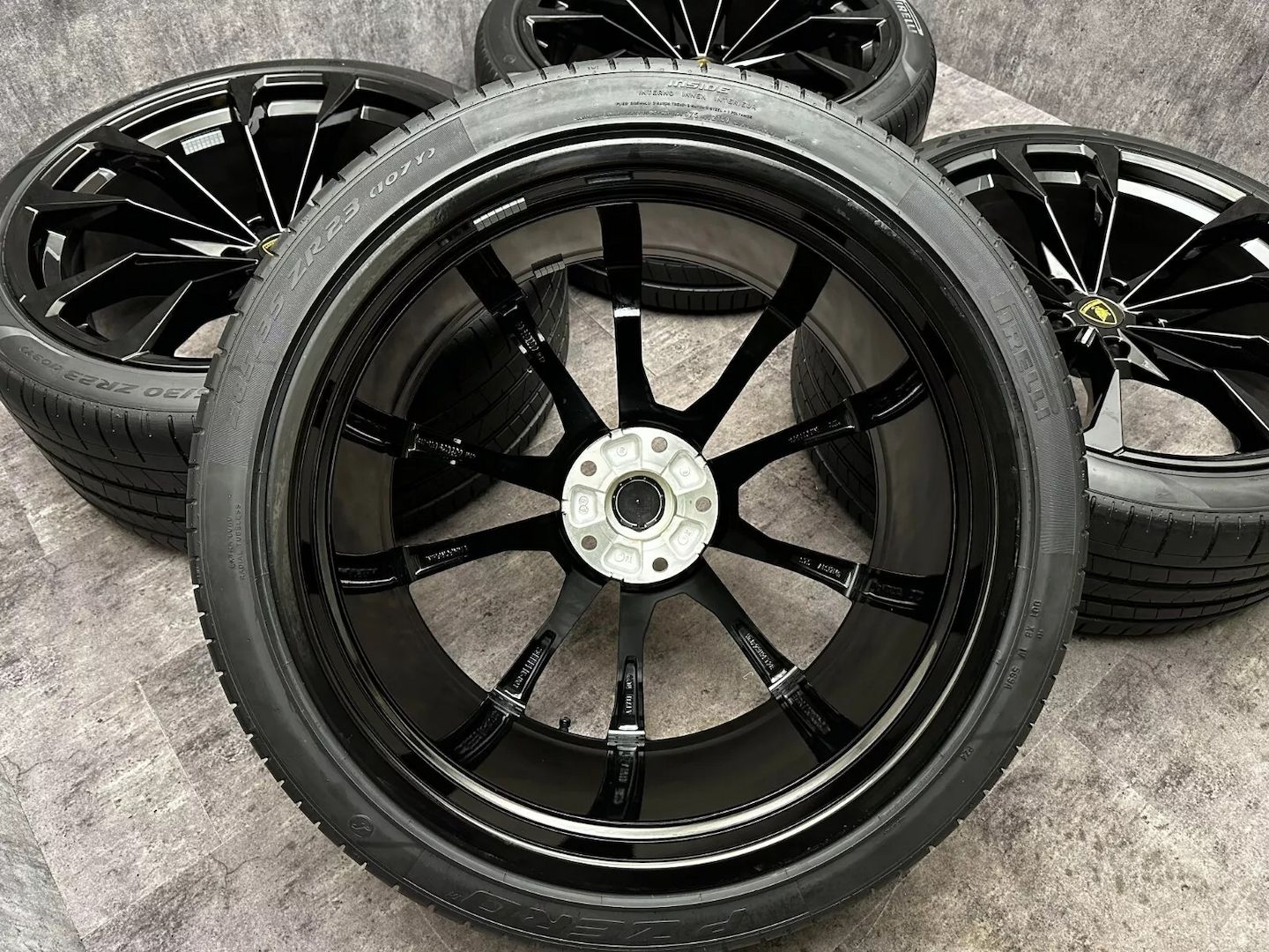 23" Lamborghini Urus MY24 taigete geschmiedete schwarze Räder
