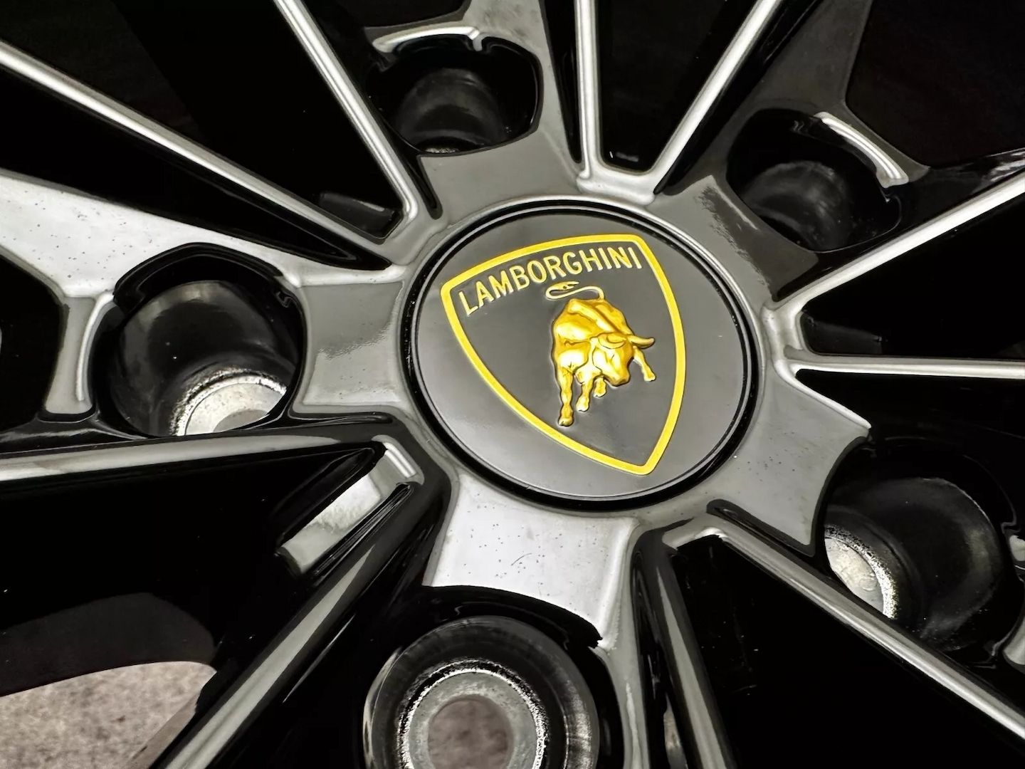 23" Lamborghini Urus MY24 taigete geschmiedete schwarze Räder