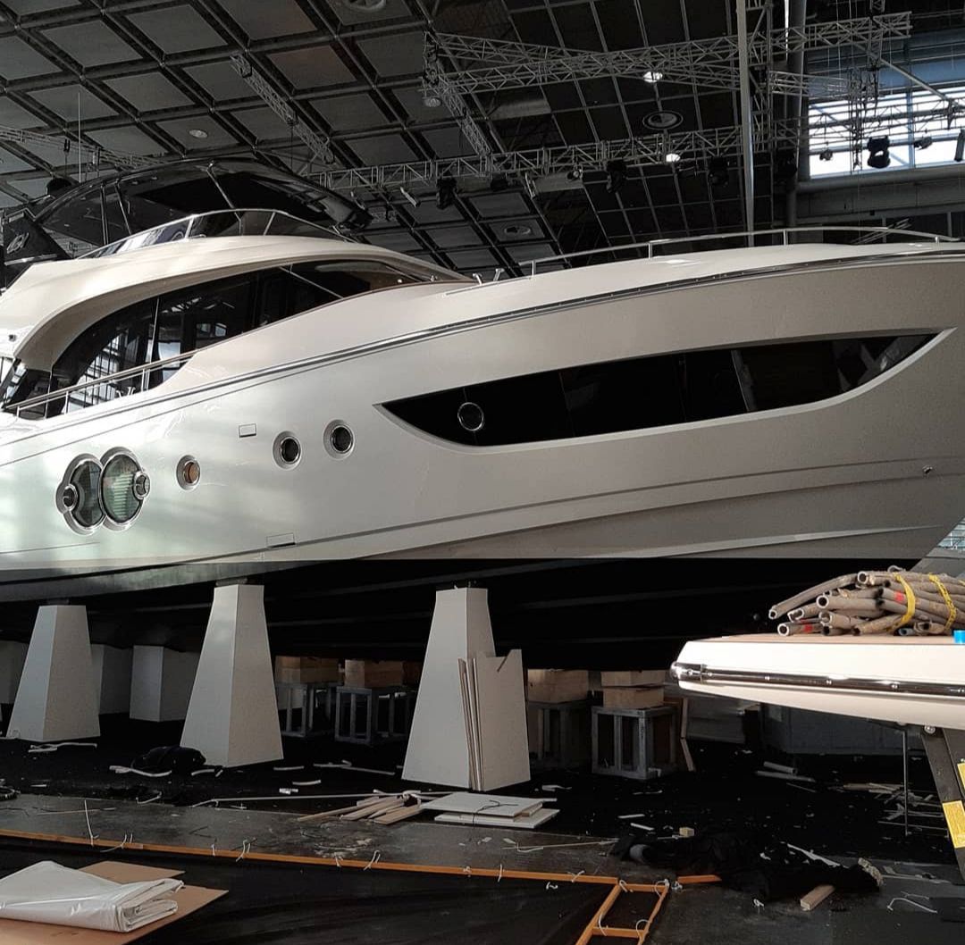 Messestandmonteur hilft in Düsseldorf