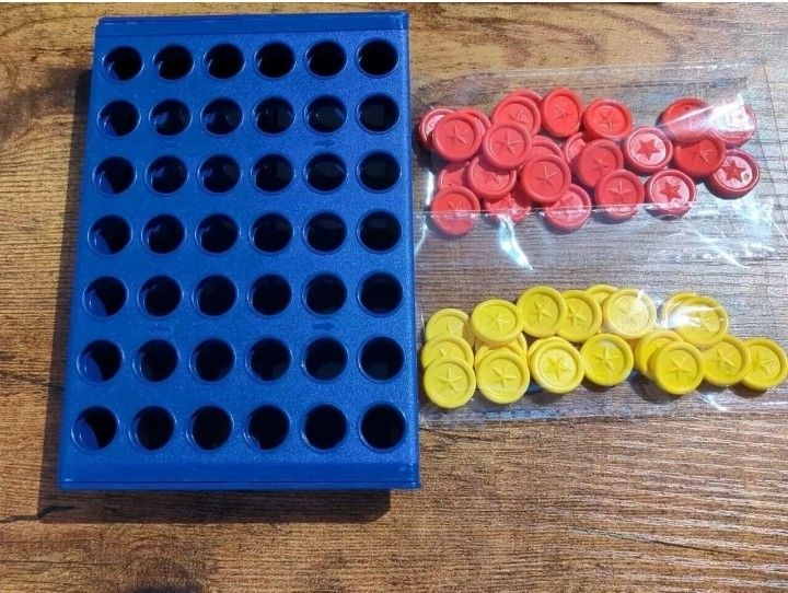 Reisespiele/Gesellschaftsspiele 4 Gewinnt / 4 in a Line Reisegröße  Reisespiele/Gesellschaftsspiele 4 Gewinnt / 4 in a Line Reisegröße