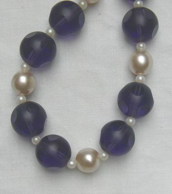 Halskette mit den Edelstein Iolith und Perlen