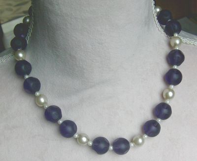Halskette mit den Edelstein Iolith und Perlen