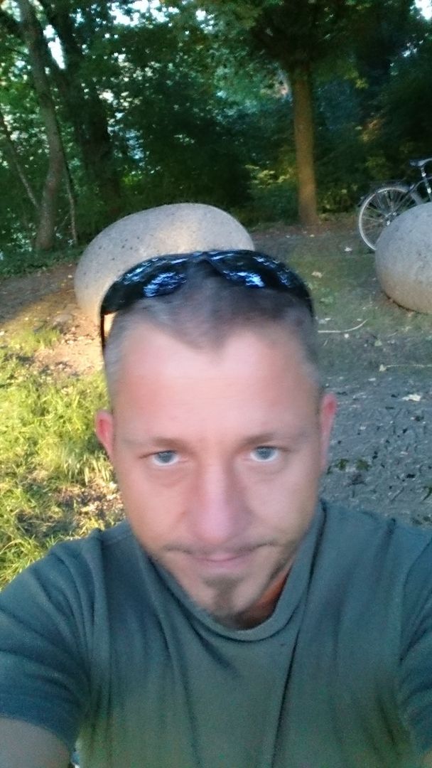 Sympathischer Mann (42) sucht leidenschaftliche Partnerin