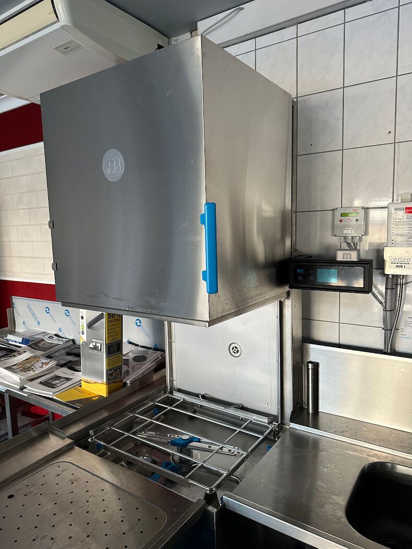 Große Haubenspülmaschine HL M2 M-iClean Meiko