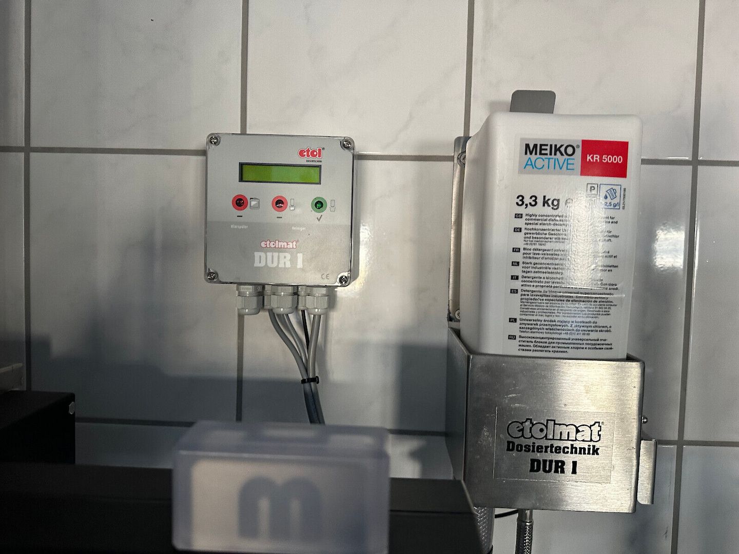 Große Haubenspülmaschine HL M2 M-iClean Meiko