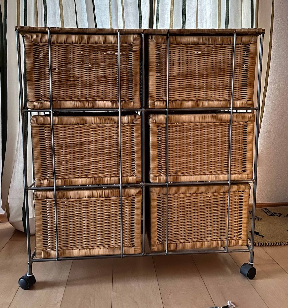 Kommode auf Rollen, Rattan, sehr stabil, gegen Abholung