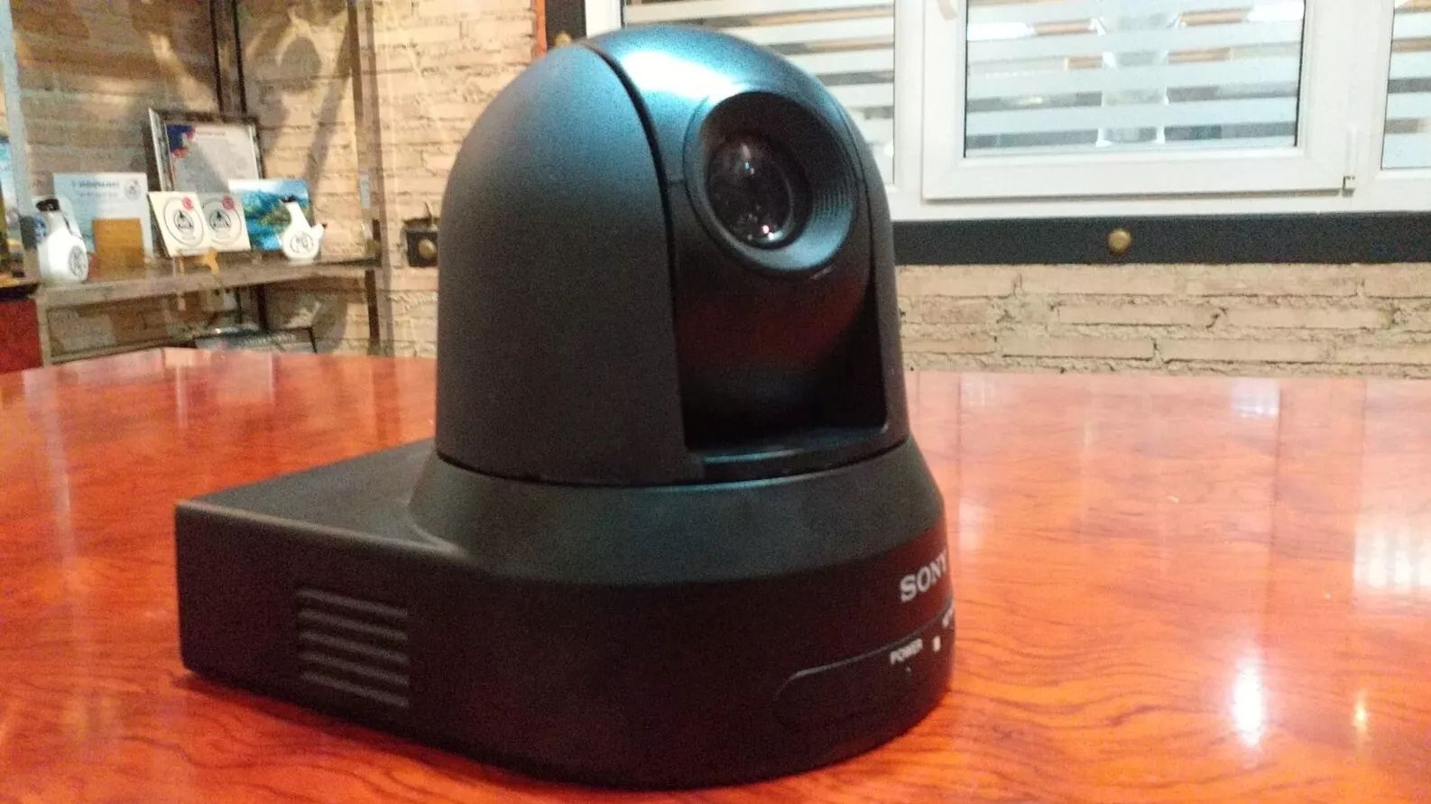 2 x SONY SRG-X400 Ptz-Kamera 4K-Auflösung