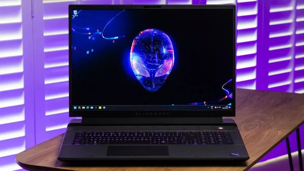 Alienware Laptop M18 R2 i9-14900HX