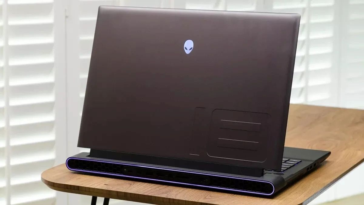 Alienware Laptop M18 R2 i9-14900HX