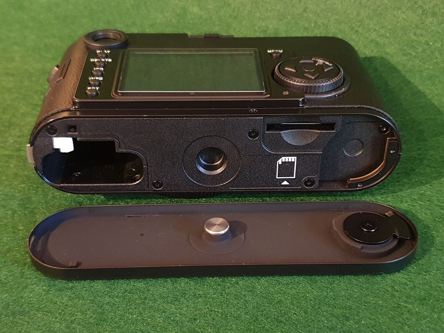 Leica M Monochrom CCD ( M9-M ) NEW Sensor 2970 Klicks