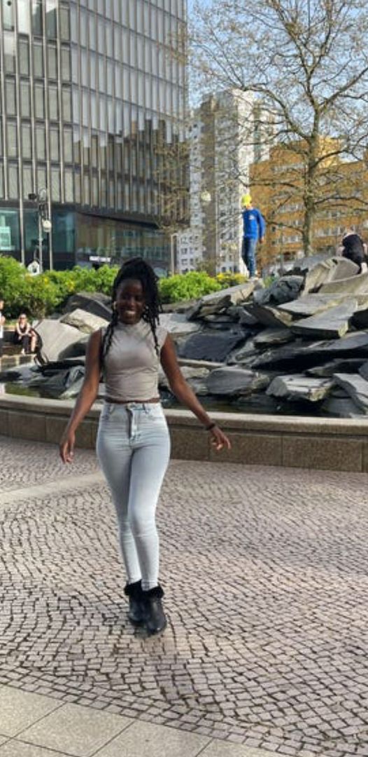 Heiße Afrikanische Frau verkauft geile Nudes und Videos