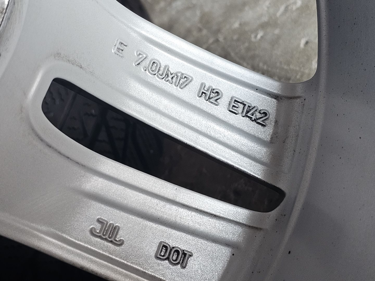 4x Audi A4 8W Winterräder 17" 8W0601025P 225/50 R17 5,5mm